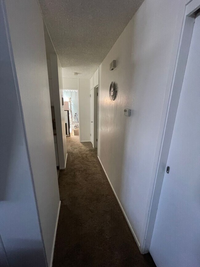 Foto del edificio - Spacious Upper Level Unit 2 bdrm 1 bth. (F...