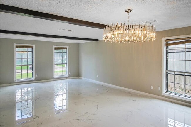 Building Photo - 15102 Torry Pines Rd