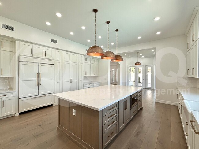 Building Photo - 1523 E Treasure Cove Dr