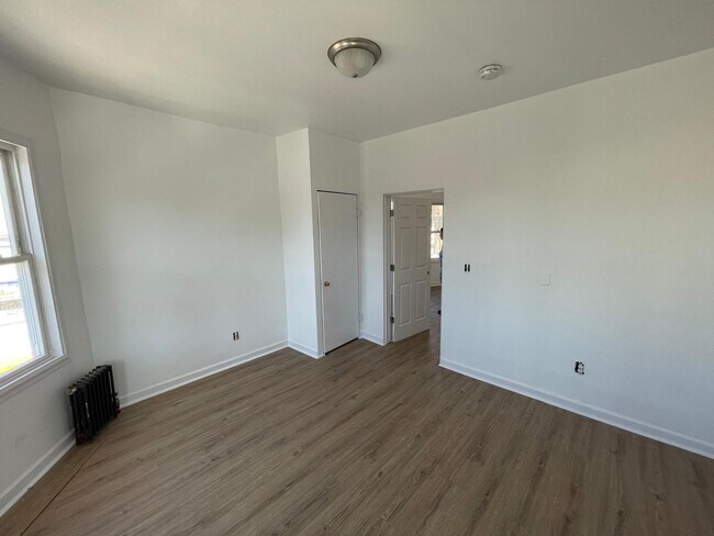 Foto del edificio - 593 E 23rd St