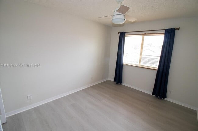 Foto del edificio - 5552 NW 125th Terrace