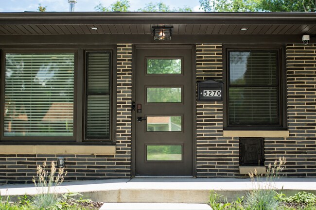 Foto del edificio - 5270 N 57th St