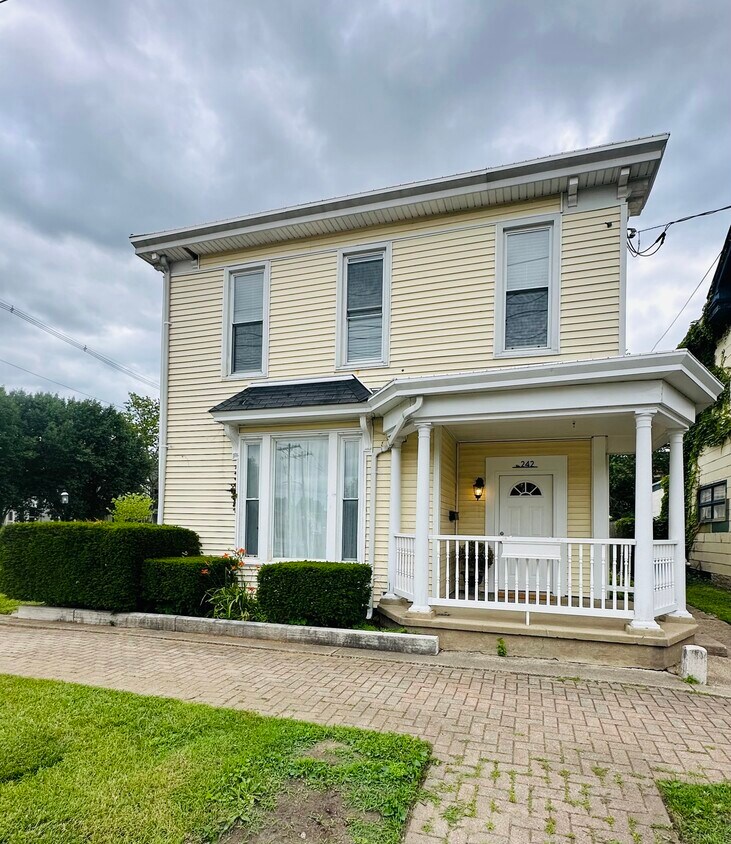Primary Photo - 242 N 2nd St