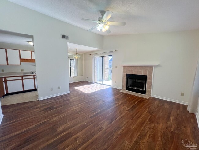 Building Photo - 4456 Bellview Ave