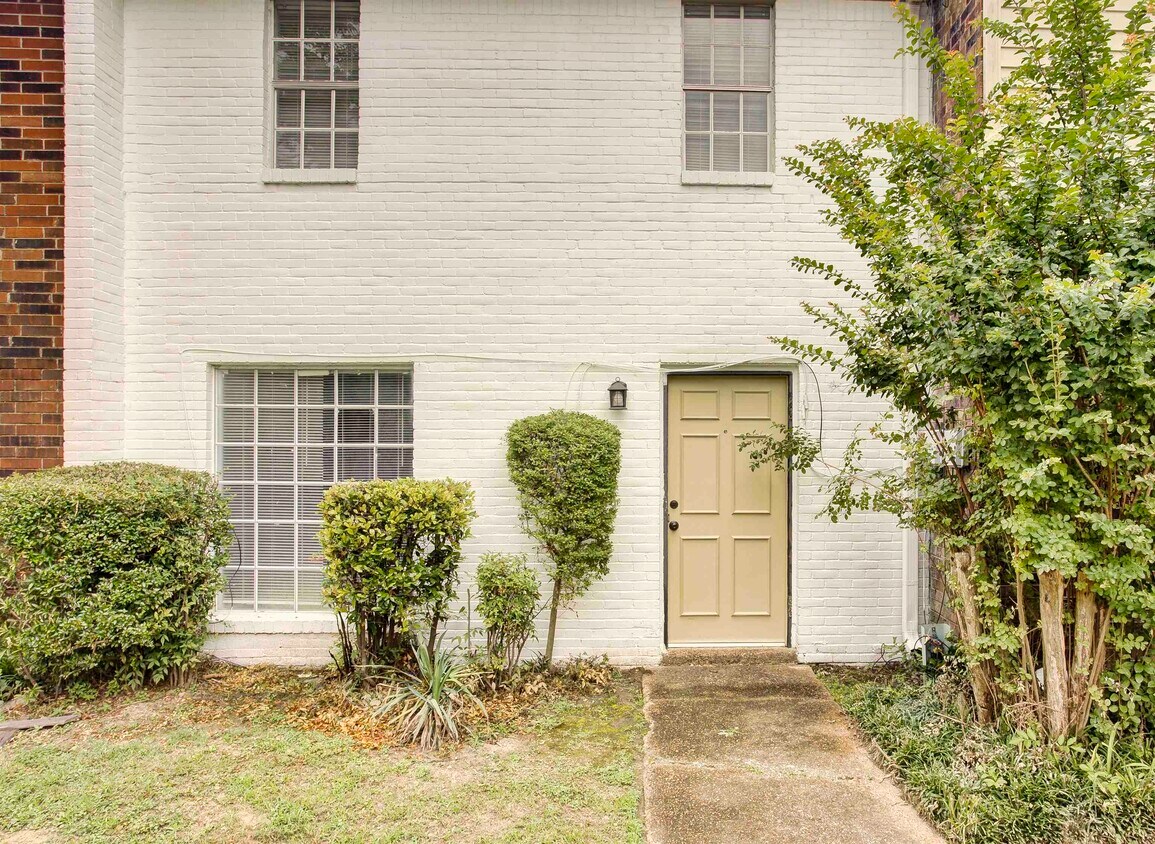 Primary Photo - 1755 Fox Hunt Ln