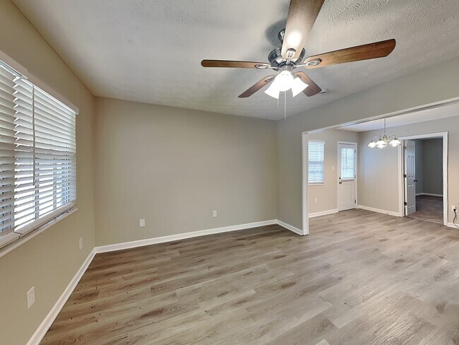 Building Photo - 736 Plainville Trl Sw