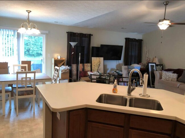 Building Photo - BRITTANY CHASE....3 Bedroom 2 Bath