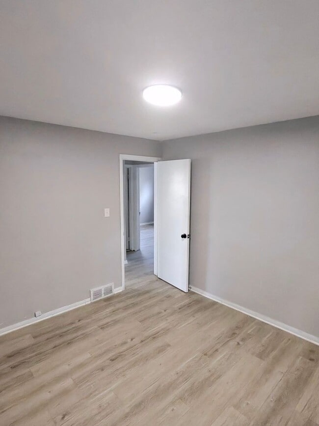 Foto del edificio - 3 bed 1 bath newly renovated