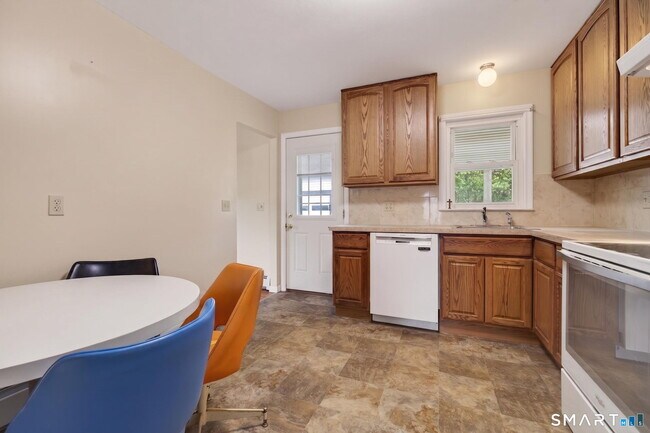 Foto del edificio - 121 Cherry Hill Rd