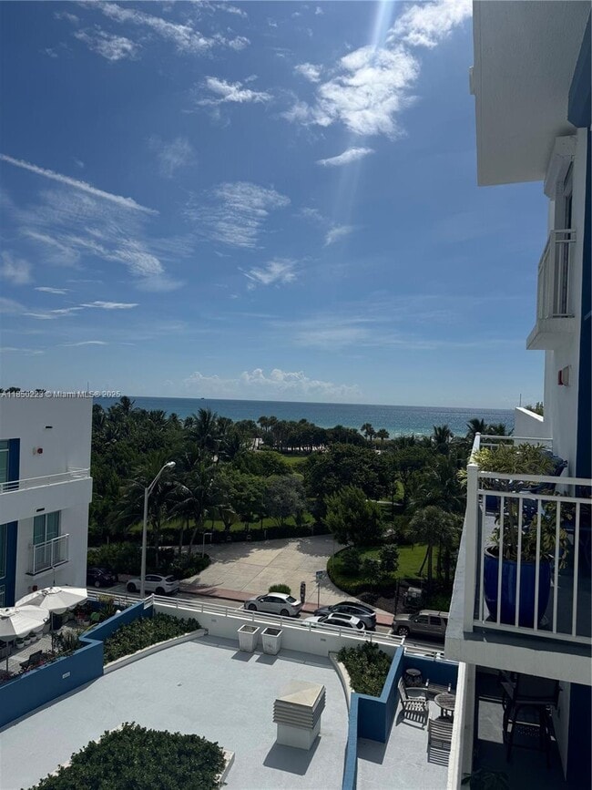 Building Photo - 7600 Collins Ave