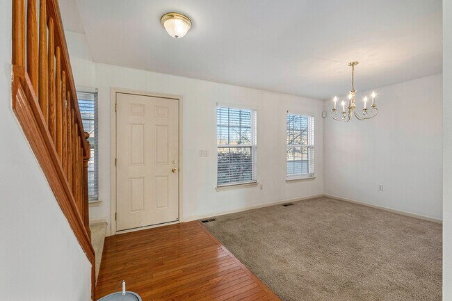 Building Photo - 36405 Newberry Estates Dr