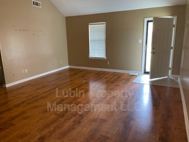 Building Photo - 7570 Spinola Ln