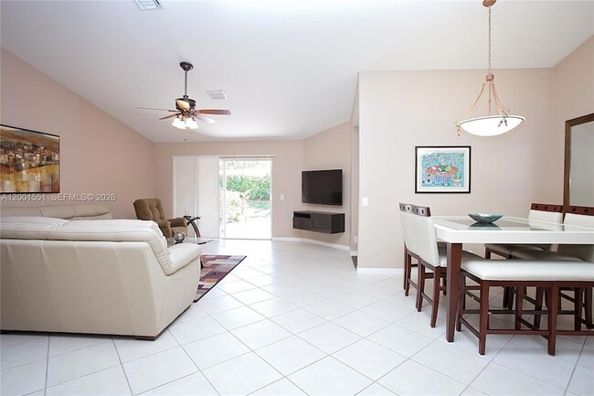 Building Photo - 4104 Pine Ridge Ln