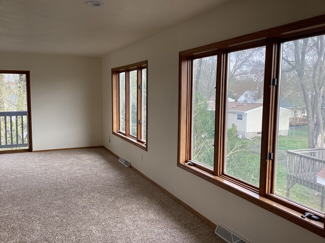 Building Photo - 2305 Parmenter St