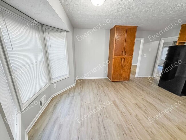 Foto del edificio - 6880 Oswego Trail