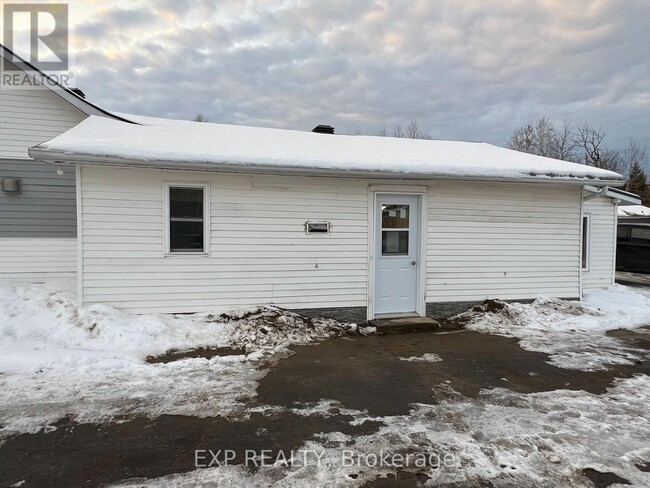 Building Photo - 18 Hebert St