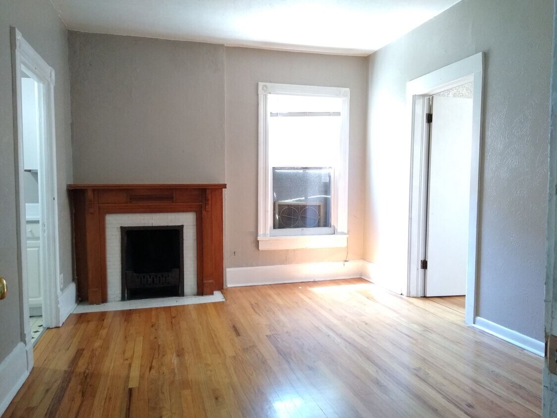 Primary Photo - Top Floor 1 Bedroom in Historic Capitol Hill