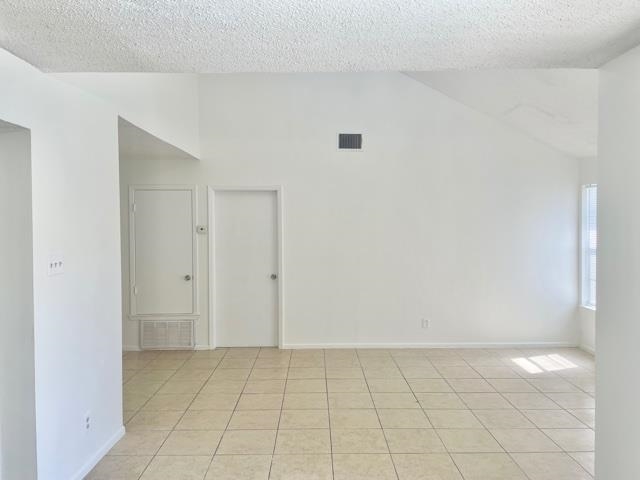 Foto del edificio - 100 Hillside Rd