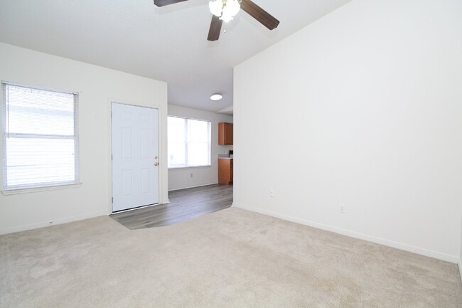 Building Photo - 2-Bedroom, 1-Bathroom Duplex with Garage i...