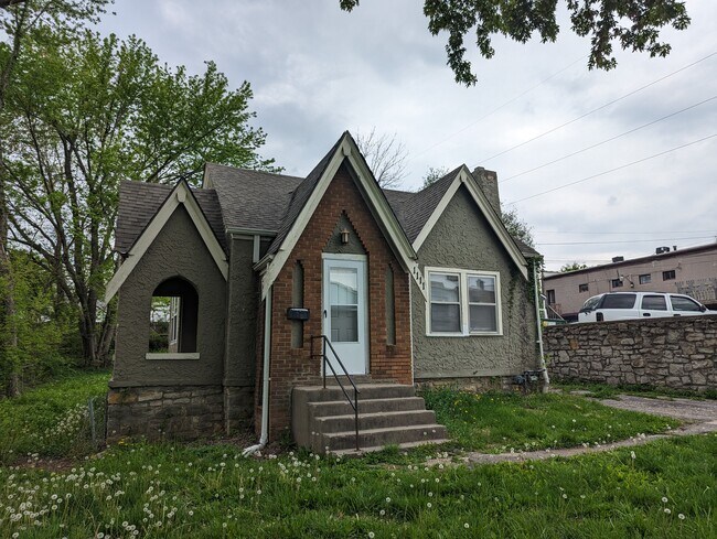 Building Photo - 1111 E 76th Ter