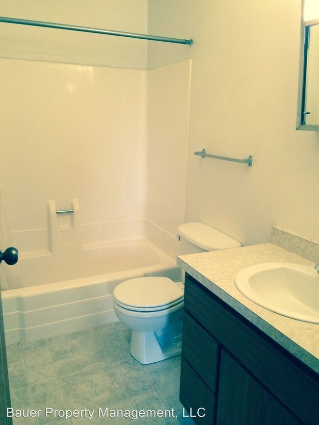 Building Photo - 679 19th St W