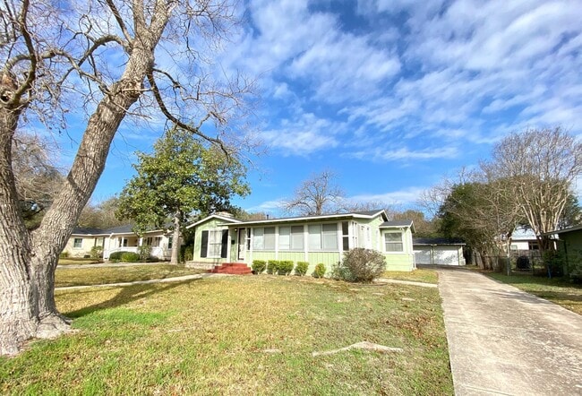 Building Photo - 3 Bedroom/2 Bath Northridge Park Subdivision