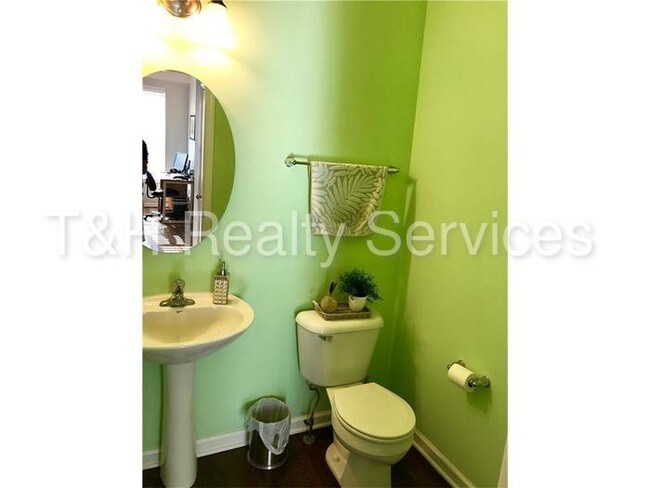 Building Photo - 9072 Teaneck Dr