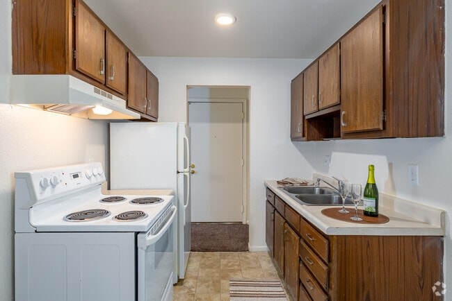1BR, 1BA - 500SF - Kitchen - Walden Woods Apartments