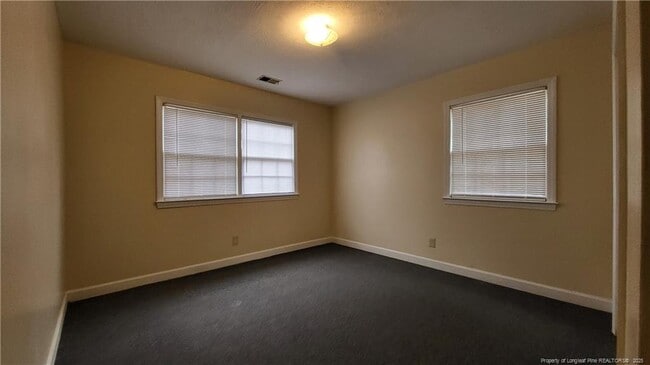 Building Photo - 1005 N Elm St
