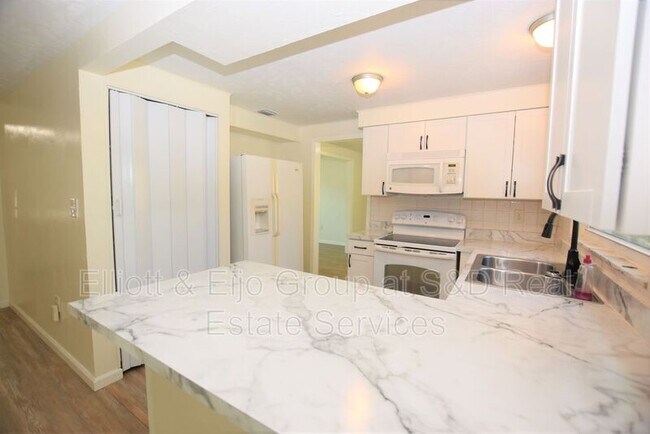 Foto del edificio - 1826 Seneca Ave