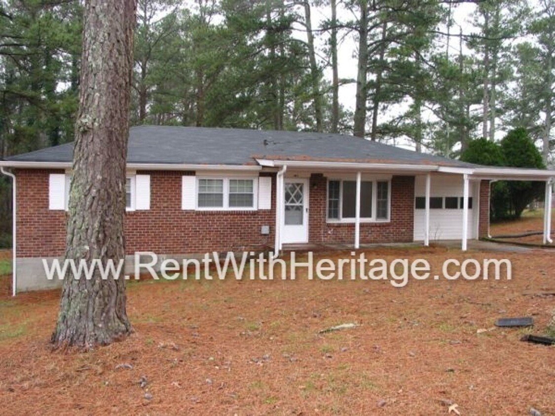 Primary Photo - Great Brick Ranch / Harwood Floors / Huge ...