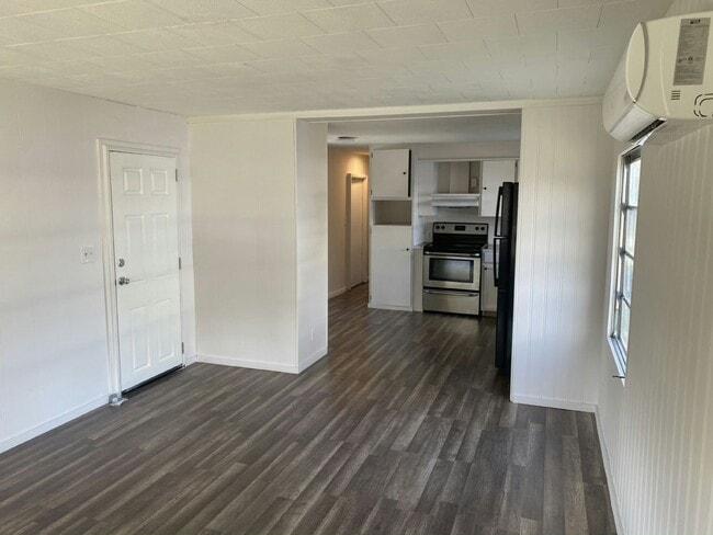 Building Photo - 5 Tavares Rd