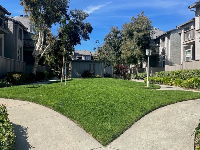 Building Photo - SAN JOSE - Well Maintained 2/2 Condo in Ca...