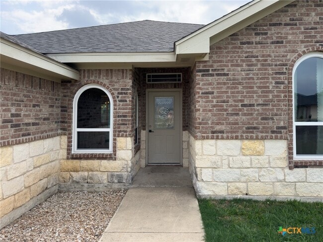 Building Photo - 308 Oak Ridge Dr