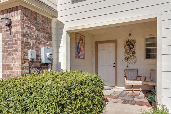 Building Photo - 3900 Fernando Dr