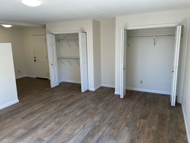 Building Photo - Large Upstairs Studio with Utilities Paid