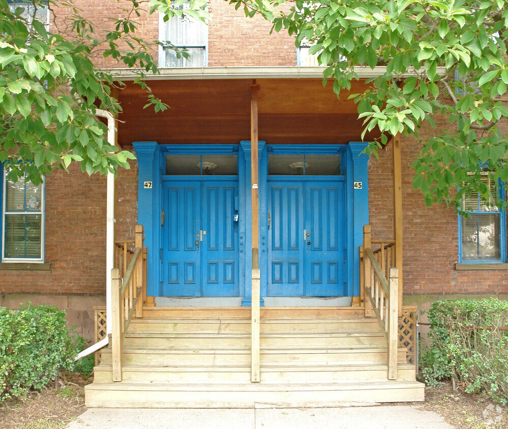 Building Photo - 45-47 Squire St
