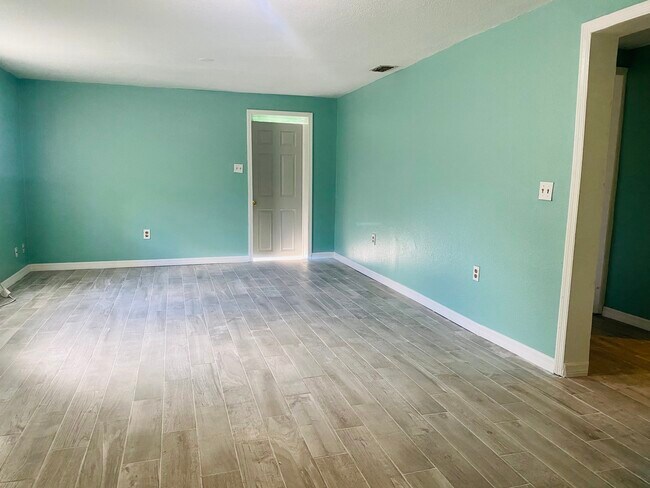 Foto del edificio - 1811 S Oak St