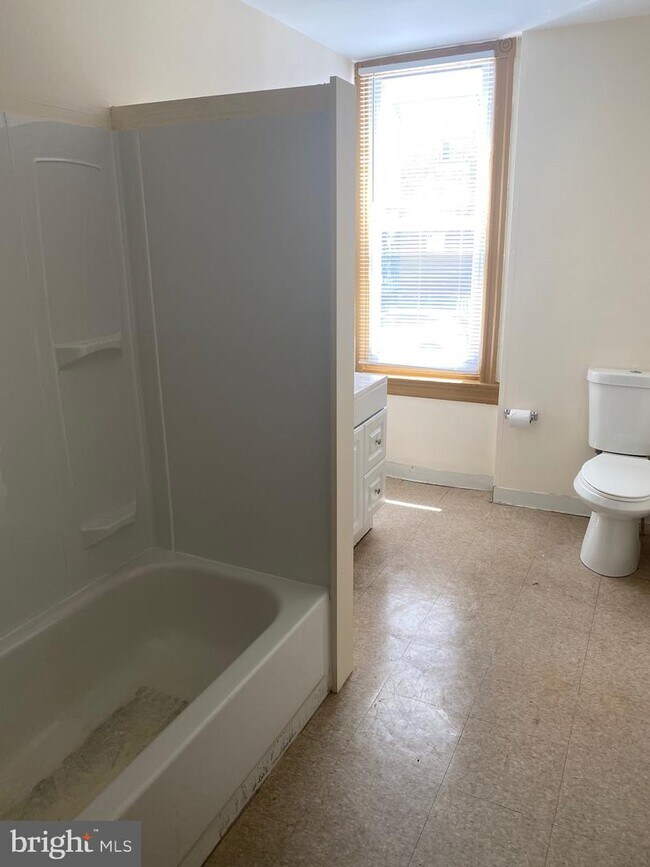 Foto del edificio - 5439 Whitby Ave