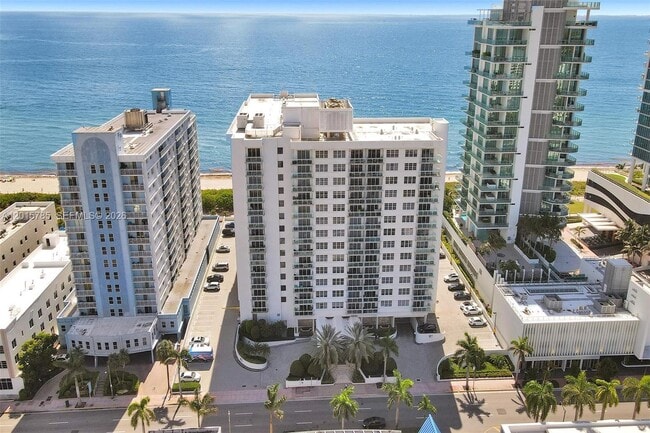 Foto del edificio - 6917 Collins Ave