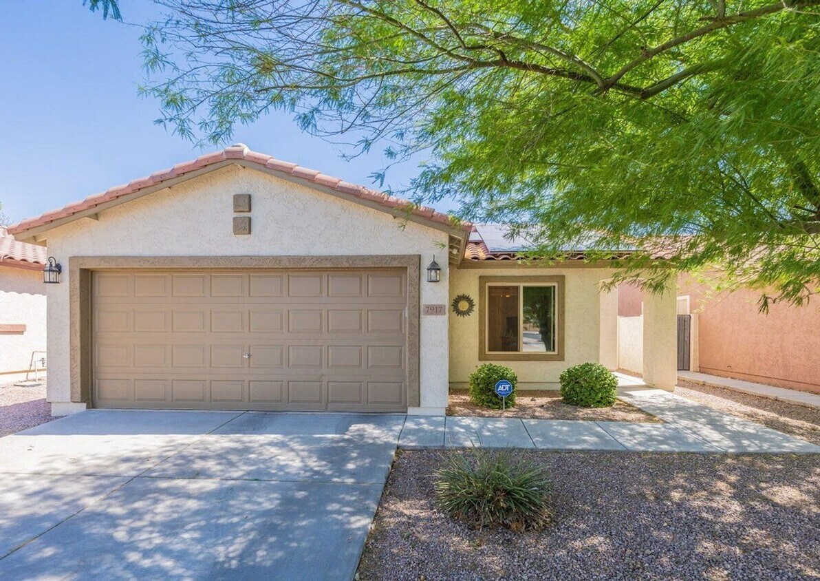 Foto principal - 7917 W Napoli St