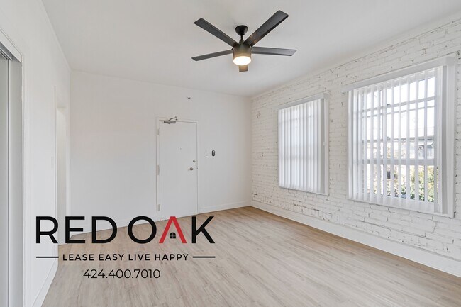 Foto del edificio - 245 N Kenmore Ave