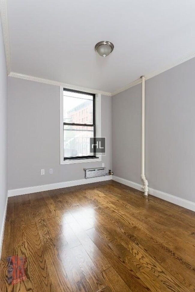 Building Photo - E 10TH ST.