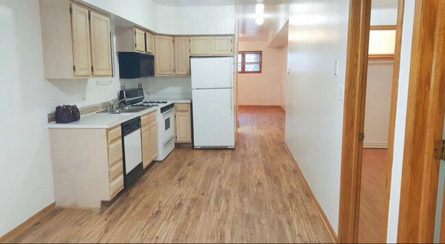 Photo - 1520 W Superior St Apartment