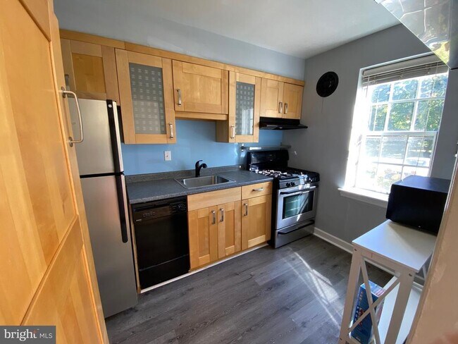 Foto del edificio - 6515 Potomac Ave