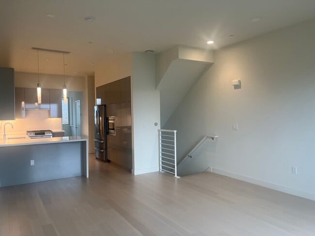 Building Photo - Brand New Three Bedroom Townhouse