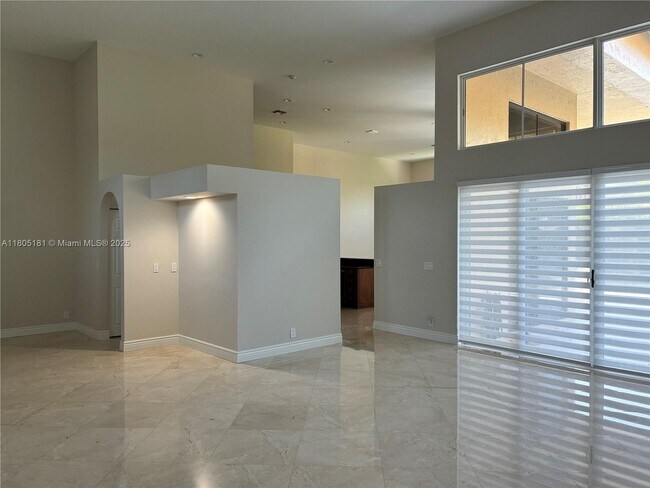 Building Photo - 384 Coconut Cir