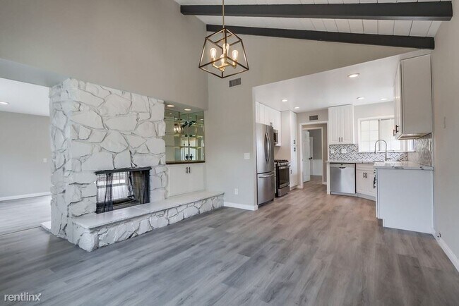 Building Photo - 4 br, 2.5 bath House - 2724 East Jackson A...