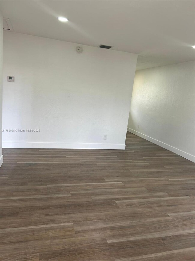 Building Photo - 673 W 30th St