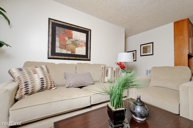 Building Photo - 3828 Pendiente Ct